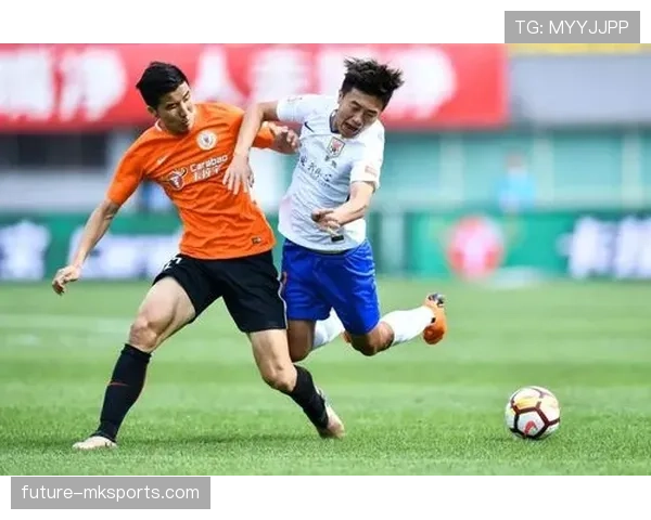 沙勒罗瓦主帅独特战术引关注，球队蓄势待发迎新赛季挑战