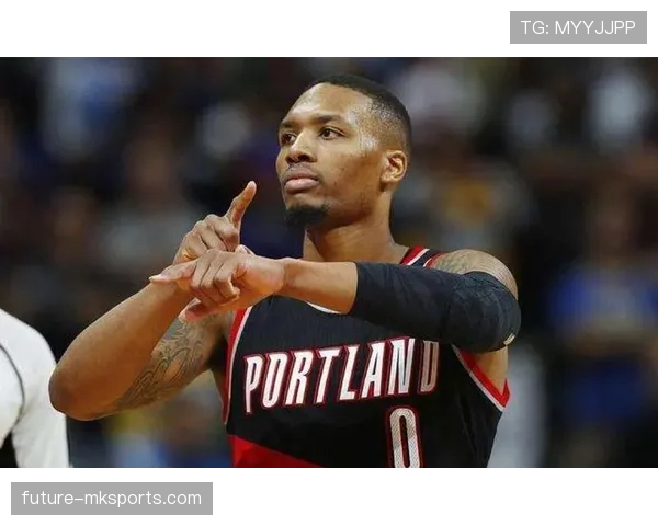 利拉德休赛期天天凌晨四点打卡训练馆，家里车库改成了健身房还带冰浴池